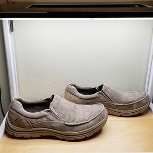 SKECHERS RELAXED FIT AVILLO CANVAS SLIP ON 8.5